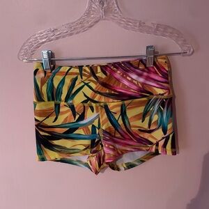 Fleo Tropical Floral Pattern Shorts Small